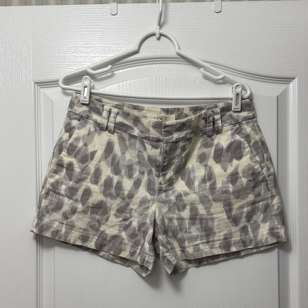 LOFT Cream and Gray Patterned Women's Shorts